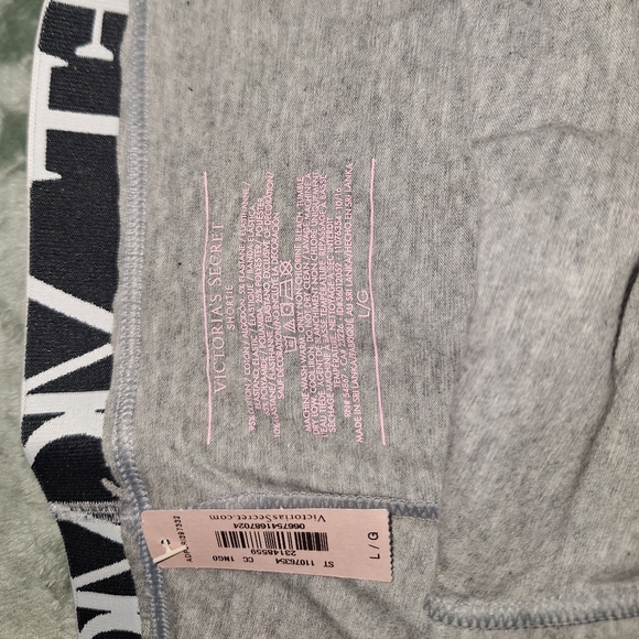 Victoria Secret Shortie Underware Large - Picture 2 of 3